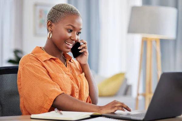 Telefonsamtal Laptop Och Företag Svart Kvinna Diskussion Planering Och Start — Stockfoto