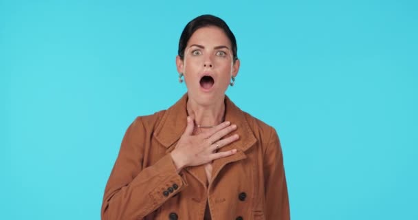 Femme Visage Surprise Avec Drame Nouvelles Avec Réaction Choquée Emoji — Video