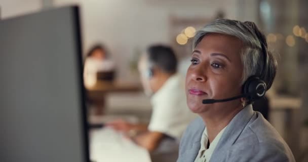 Starszy Agent Call Center Kobieta Doradztwo Zakresie Doradztwa Sprzedaży Lub — Wideo stockowe