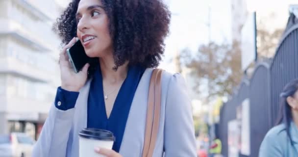 Кофе Женщина Городской Телефон Сетью Утренней Работе Путешествуют Обсуждением Городской — стоковое видео
