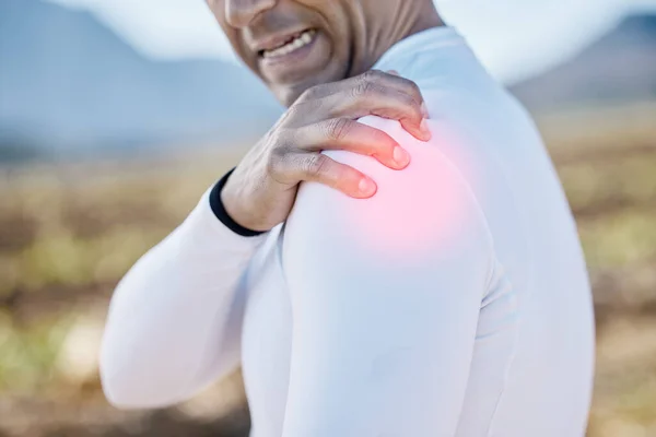 Motociclista Hombre Mano Con Dolor Hombro Lesión Inflamación Aire Libre —  Fotos de Stock