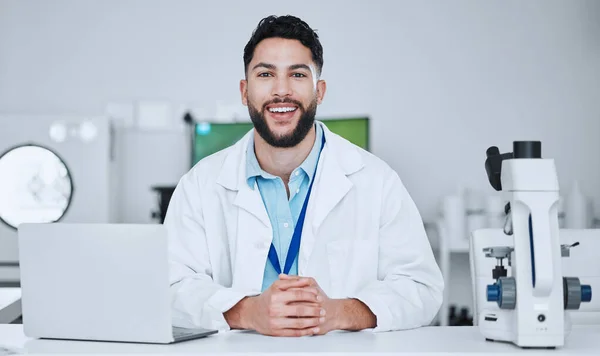 Tudomány Boldog Portré Ember Laboratóriumi Kutatás Gyógyszertár Orvosi Teszt Egészségügyi — Stock Fotó