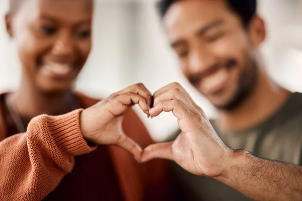 Αγάπη Καρδιά Και Ευτυχία Χέρια Του Ζευγαριού Για Αλληλεγγύη Ρομαντισμό — Φωτογραφία Αρχείου
