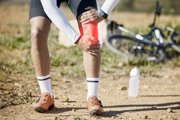 Lesión Piernas Hombre Bicicleta Con Dolor Rodilla Calambre Inflamación Entrenamiento —  Fotos de Stock
