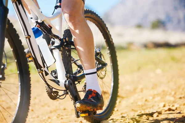 Nahaufnahme Outdoor Und Biker Mit Fitness Radfahren Und Training Für — Stockfoto