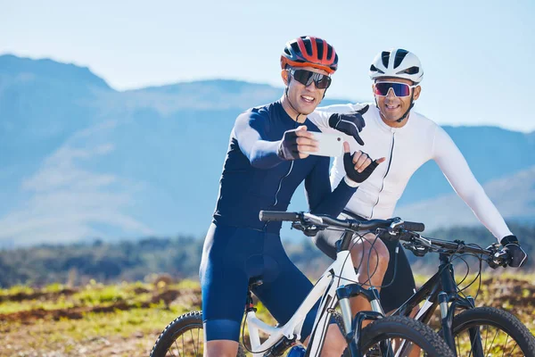 Fitness Cykel Och Cykling Selfie Med Vänner Som Tar Paus — Stockfoto