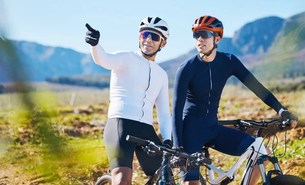 Motion Cykel Och Peka Med Vänner Naturen För Cykling Paus — Stockfoto