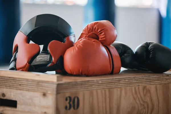 Gym Equipment Helmet Gloves Boxing Fitness Commitment Inspiration Sports Training — Stock Photo, Image