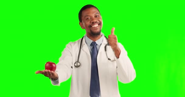 Doktor Elma Yeşil Ekran Portresi Başparmaklar Yukarı Sağlık Sağlık Işaretleriyle — Stok video