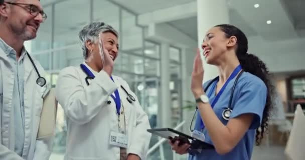 Batti Mani Batti Cinque Team Medici Clinica Applaudendo Successo Obiettivo — Video Stock