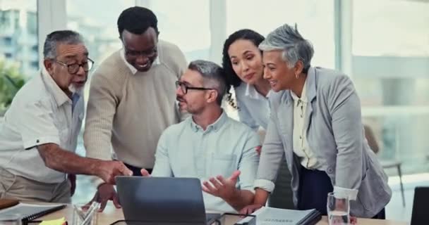 Forretningsfolk Team Bifald Med Succes Støtte Feedback Laptop Med Anmeldelse – Stock-video