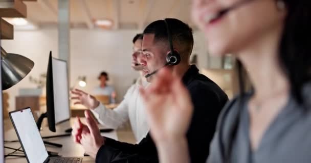 商务人员 呼叫中心和团队在办公室电话营销 客户服务或支持方面的咨询 工作场所在线咨询 帮助或销售团队的顾问或代理 — 图库视频影像