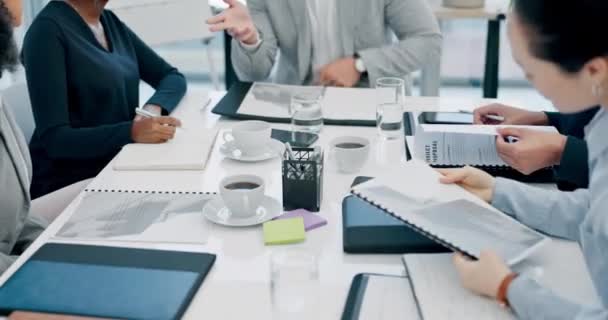 Documentos Planejamento Estratégia Com Empresários Reunião Para Trabalho Equipe Gerenciamento — Vídeo de Stock