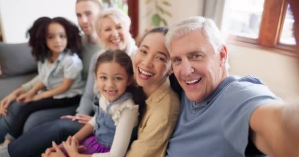 Selfie Famiglia Generazioni Felice Amore Nonni Con Genitori Figli Casa — Video Stock