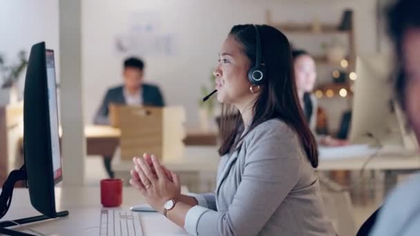 Centro Llamadas Asistente Virtual Hablando Mujer Asiática Servicio Cliente Telecomunicaciones — Vídeo de stock