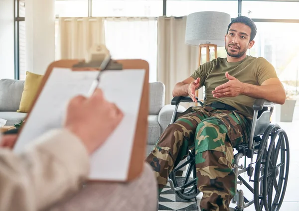 Στρατιωτικός Ανάπηρος Και Θεραπευτής Για Παροχή Συμβουλών Τραυμάτων Και Ψυχικής — Φωτογραφία Αρχείου