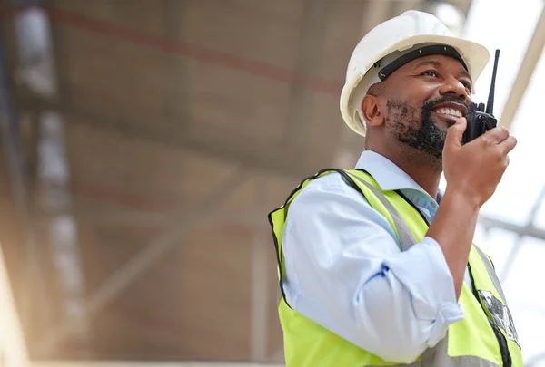 Radio Hombre Negro Ingeniero Planificación Comunicación Construcción Arquitecto Africano Walkie — Foto de Stock