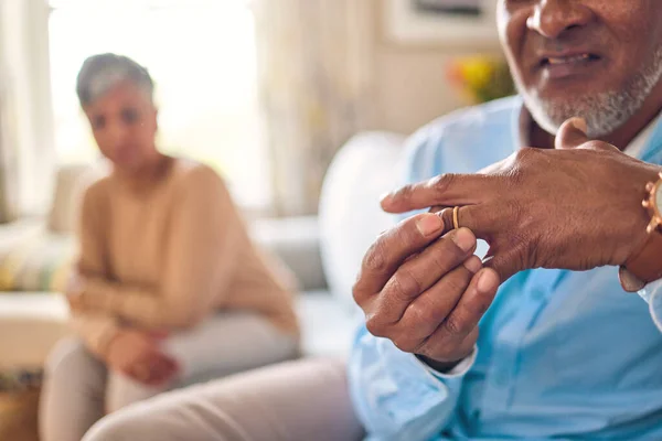 Senior Man Hands Ring Divorce Fight Conflict Disagreement Argument Sofa — Stock Photo, Image