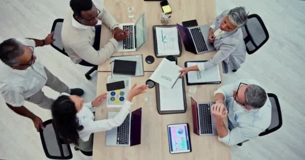 为项目管理 协作和目标 与商界人士进行规划 战略和数据交流 在办公室工作的员工的成长 技术和团队合作 以获得分析和想法 — 图库视频影像