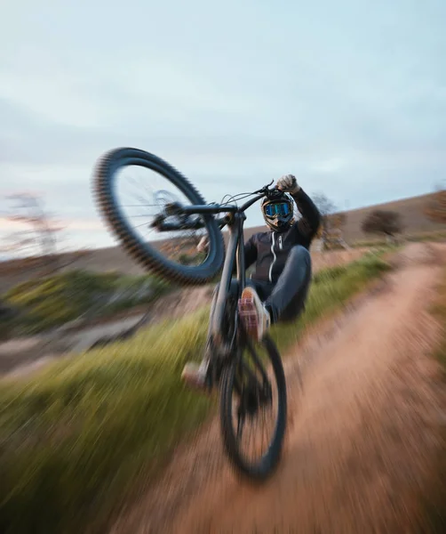 Ciclismo Perigo Homem Natureza Com Uma Moto Para Viajar Velocidade — Fotografia de Stock