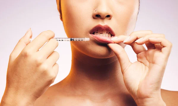 Schoonheid Lipvuller Handen Met Botox Injectie Plastische Chirurgie Portret Van — Stockfoto