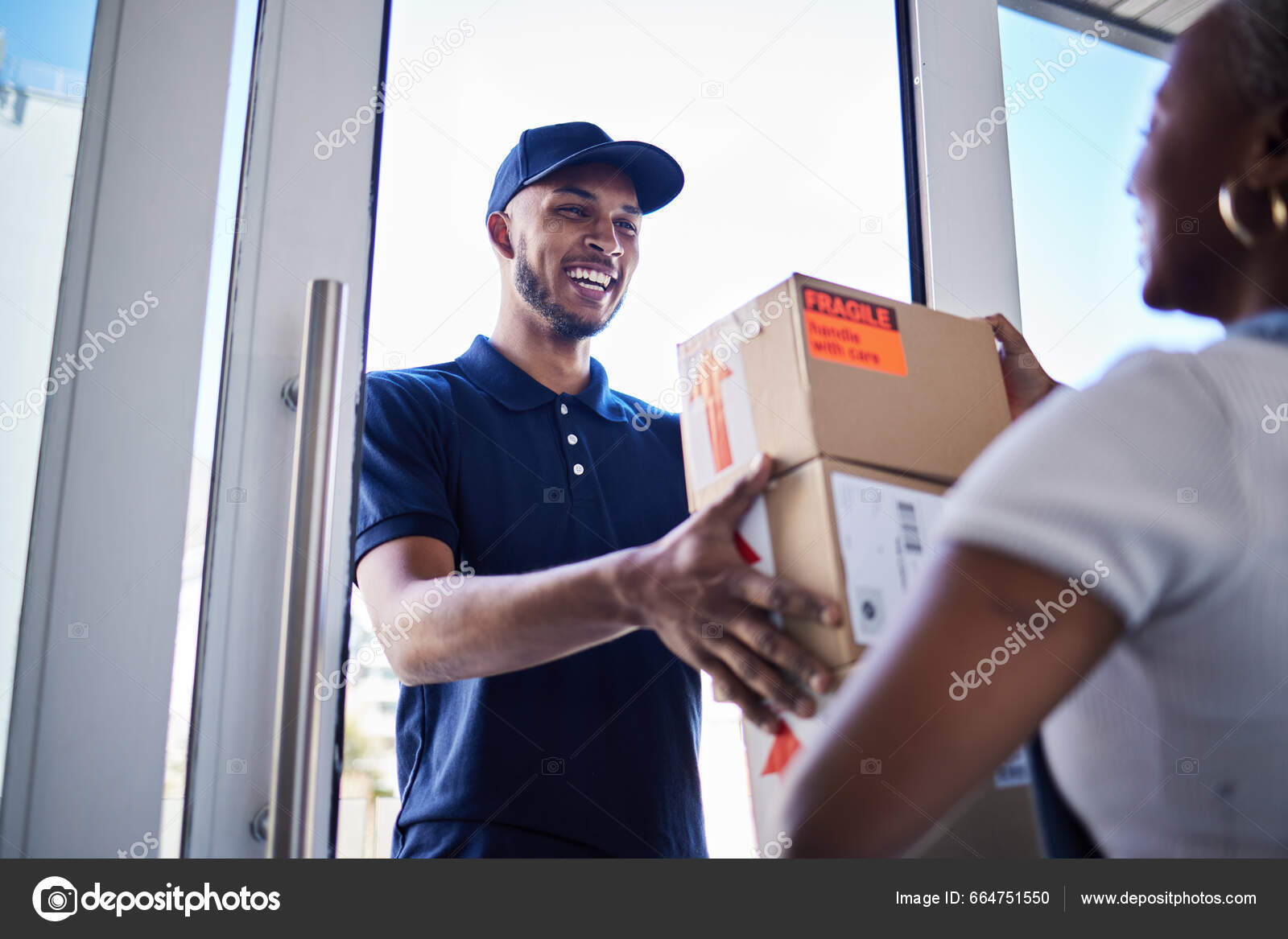 https://st5.depositphotos.com/62628780/66475/i/1600/depositphotos_664751550-stock-photo-ecommerce-happy-delivery-man-box.jpg