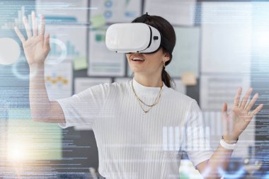 İnternet sitesinde siber güvenlik için web tasarımı planlaması için VR kulaklığı olan el, kaplama ya da kadın geliştirici. Gelişmiş gerçeklikteki 3D dokunmatik, dijital ya da kız metaevrendeki gelecekte bulut hesaplaması için.