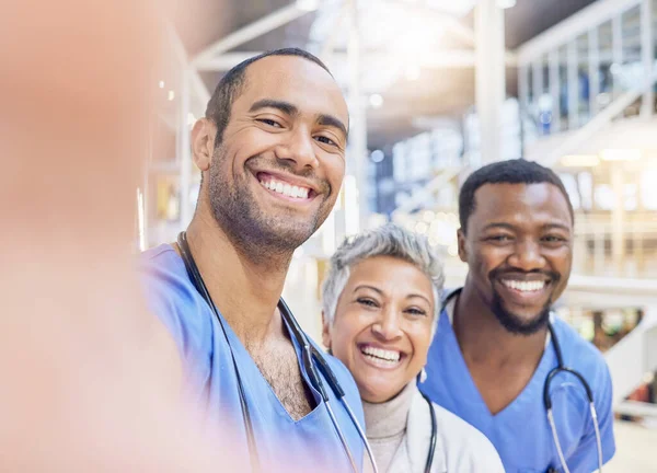 Teamwork Selfie Medisch Personeel Met Geheugen Ziekenhuis Social Media Samenwerking — Stockfoto