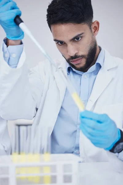 Mens Geneeskunde Wetenschappers Met Reageerbuizen Onderzoek Voor Experiment Medische Beoordeling — Stockfoto