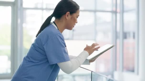 Tablette Recherche Planification Avec Une Infirmière Asiatique Dans Hôpital Pour — Video