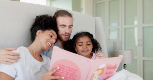 Mutlu Aile Yatak Çocuk Masal Fantezi Masalı Çizgi Film Kitabı — Stok video