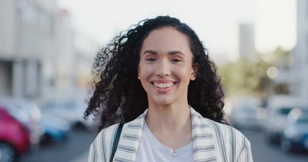 Gezicht Ontwerper Zakenvrouw Stad Glimlach Gelukkig Buiten Straat Portret Creatieve — Stockvideo
