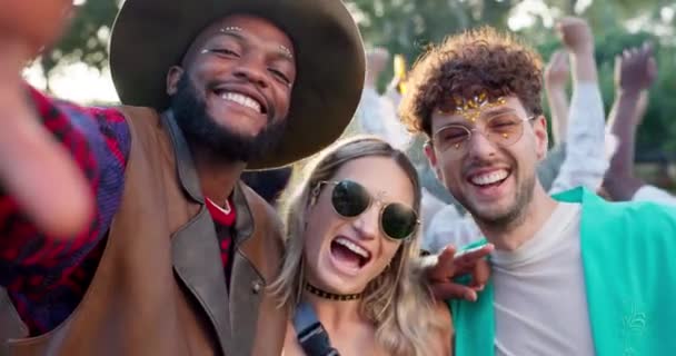 Selfie Festival Und Freunde Glücklich Auf Einer Party Oder Outdoor — Stockvideo