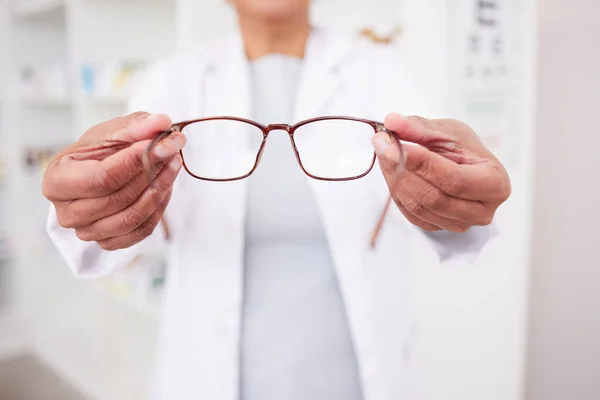 Bril Handen Gezichts Oogverzorging Gezondheid Met Gezichtstest Optometrie Voorschrijflens Designerframe — Stockfoto