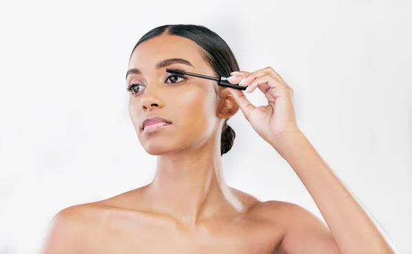 Maquillaje Cepillo Rímel Mujer Belleza Con Productos Cosméticos Aislados Sobre —  Fotos de Stock