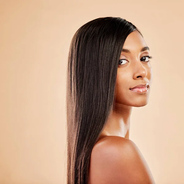 Vrouw Portret Haarverzorging Schoonheidssalon Cosmetica Huidverzorging Tegen Een Studio Achtergrond — Stockfoto