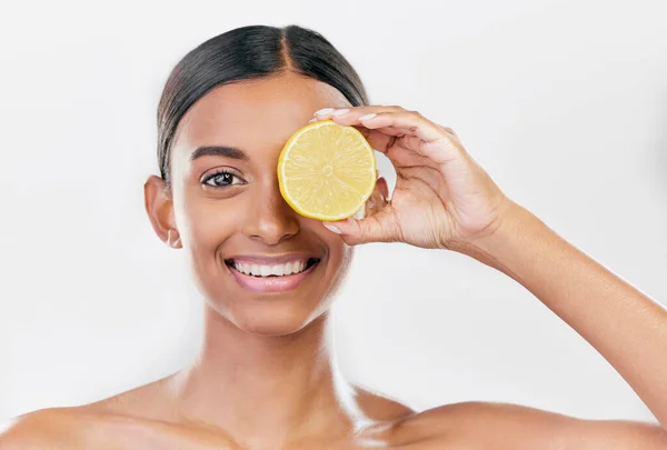 Beslenme Güzellik Parıltısı Cilt Bakımı Için Vitamini Olan Mutlu Limonlu — Stok fotoğraf