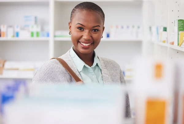 Medicine Portrait Shopping Black Woman Pharmacy Medical Pills Information Healthcare — Stock Photo, Image