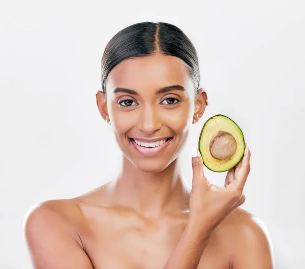 Gezicht Avocado Natuurlijke Schoonheid Vrouw Met Biologische Cosmetica Geïsoleerd Witte — Stockfoto