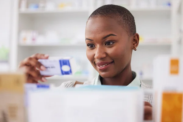 Medicine Pills Shopping Black Woman Pharmacy Medical Search Information Healthcare — Stock Photo, Image