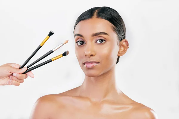 Portret Vrouw Make Borstel Set Voor Gezicht Cosmetica Esthetische Gereedschappen — Stockfoto