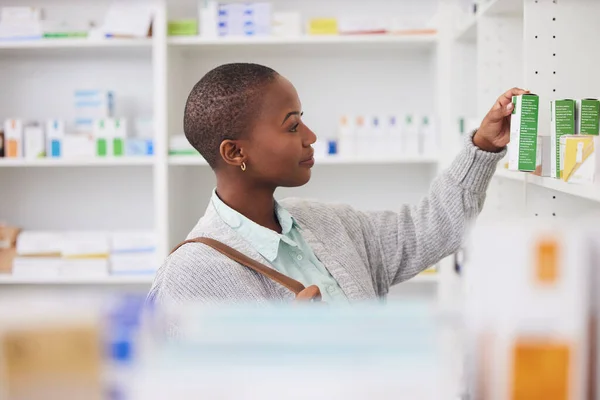 Medicine Shelf Shopping Black Woman Pharmacy Medical Pills Information Healthcare — Stock Photo, Image