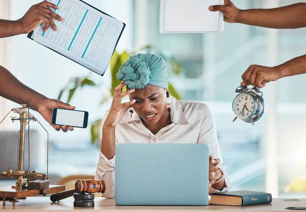 Frustriert Geschäftig Und Eine Schwarze Frau Mit Händen Und Laptop — Stockfoto