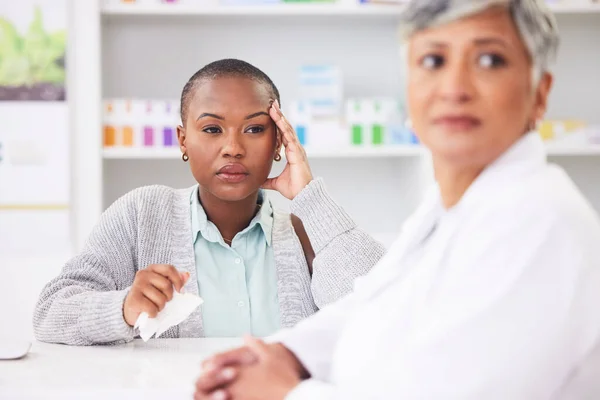 Konsultacja Apteka Czarna Kobieta Bólem Głowy Lekarz Poradę Zdrowotną Wsparcie — Zdjęcie stockowe