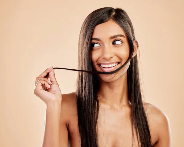 Cabelo Beleza Sorriso Mulher Indiana Com Tratamento Queratina Brilho Isolado — Fotografia de Stock