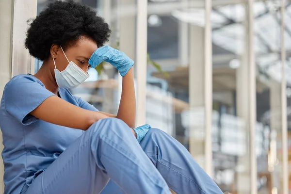 Cerrahın Akıl Sağlığı Ağlama Siyah Kadın Klinik Haberleri Hastane Krizi — Stok fotoğraf