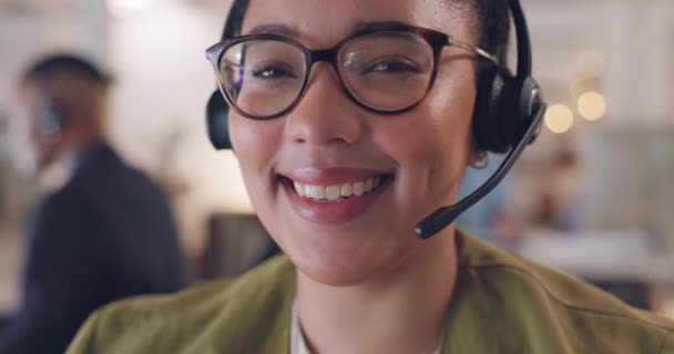 Call Center Twarz Uśmiech Kobietą Biurze Komunikacji Konsultacji Lub Obsługi — Wideo stockowe