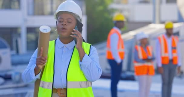 Telefonopkald Ingeniør Kvinde Byggeplads Planlægning Bygning Eller Projektledelse B2B Entreprenør – Stock-video