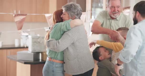 Sevgi Mutlu Aile Büyükanne Büyükbabalar Bayram Evlerindeki Kutlama Doğum Günü — Stok video