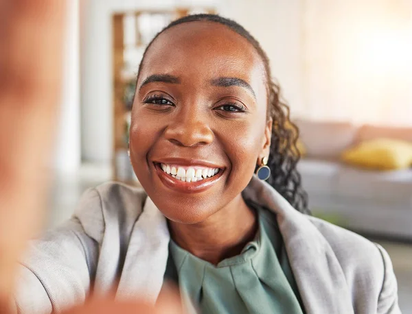 Zwarte Vrouw Selfie Profielfoto Met Een Glimlach Gelukkig Zelfportret Herinnering — Stockfoto